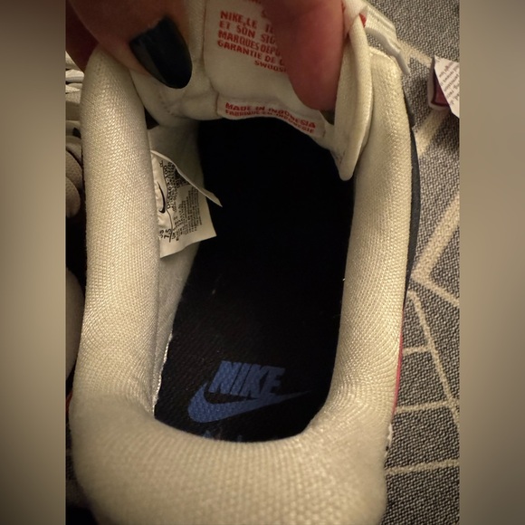 Nike Air Force 1 Low
Satin - Picture 7 of 9